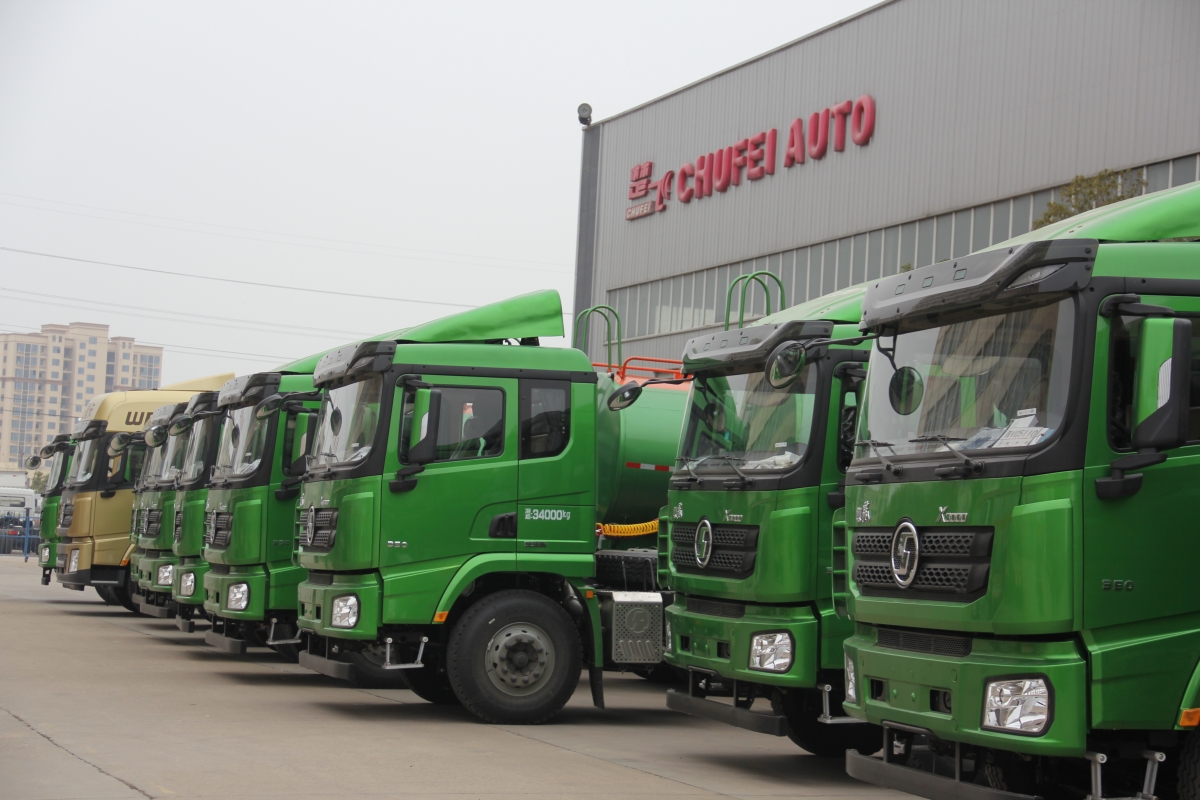 新年新氣象，2018年首批批量訂單30臺新型泥漿半掛運輸車